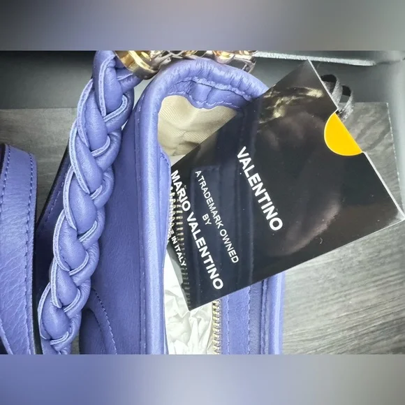 VALENTINO BY MARIO VALENTINO | PRICE FIRM💲💥
Grace Signature Leather Purse - Picture 6 of 9